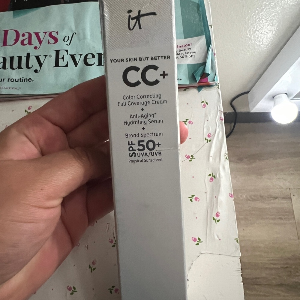 it cosmetics CC+ Cream in Beige/Tan Tone